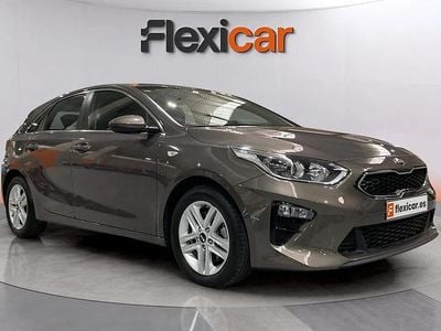 Usado Kia Ceed 140 CV (102 kW) 2020 Marrón Utilitario