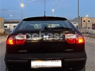 Usado Seat Leon Stella 105 CV (77 kW) 2004 Negro Utilitario