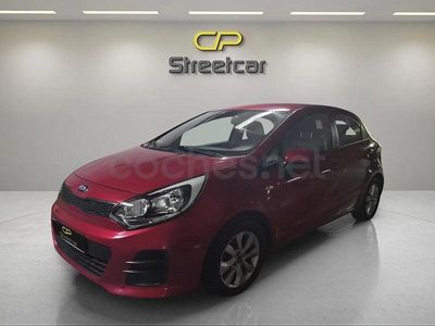 Usado Kia Rio 75 CV (55 kW) 2017 Rojo Berlina