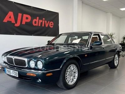 Verde Usado 2001 Jaguar XJ8 Executive Berlina | 7000 €