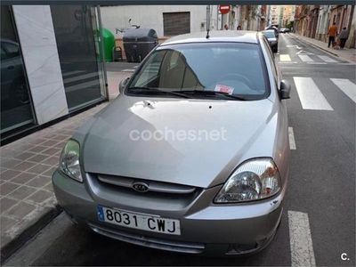 Usado Kia Rio 81 CV (59 kW) 2004 Gris / plata Berlina