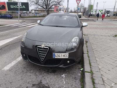 Usado Alfa Romeo Giulietta 170 CV (125 kW) 2011 Gris / plata Berlina