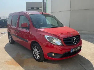 Usado Mercedes Citan 111 110 CV (80 kW) 2015 Rojo Monovolumen