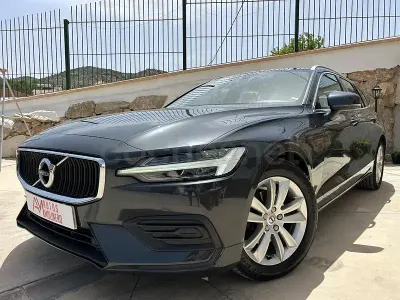 Usado Volvo V60 Momentum 150 CV (110 kW) 2020 Gris / plata Familiar