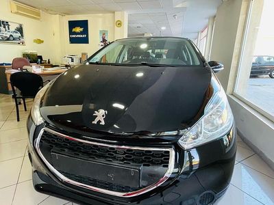 Usado Peugeot 208 Active 82 CV (60 kW) 2013 Negro Utilitario