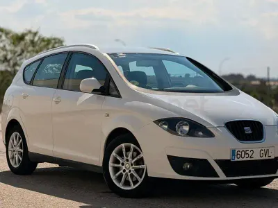 Usado Seat Altea XL 90 CV (66 kW) 2010 Blanco Monovolumen