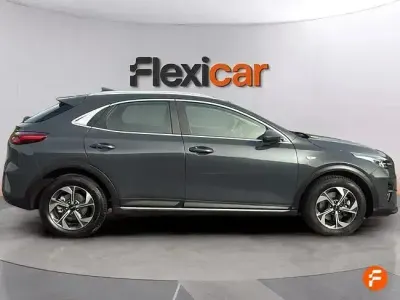 Usado Kia XCeed 120 CV (88 kW) 2022 Gris SUV