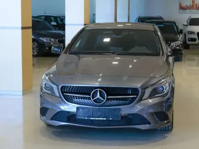 Usado Mercedes CLA220 177 CV (130 kW) 2017 Gris Coupe