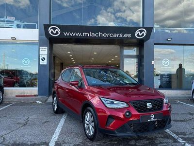 Usado Seat Arona Style 110 CV (80 kW) 2023 Granate SUV