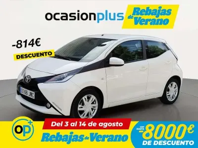 Usado Toyota Aygo X-play 69 CV (50 kW) 2017 Blanco Utilitario