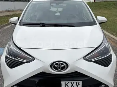 Używany Toyota Aygo X-play 69 KM (50 kW) 2019 Biały Hatchback