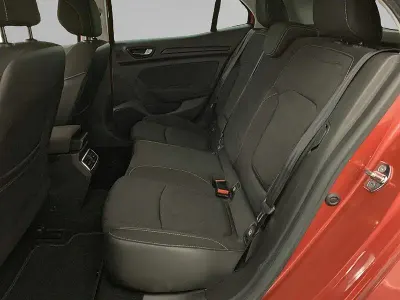 Usado Renault Mégane IV LIMITED 130 CV (95 kW) 2018 Rojo Berlina