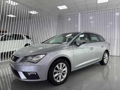 Usado Seat Leon Style 115 CV (84 kW) 2019 Gris / plata Familiar