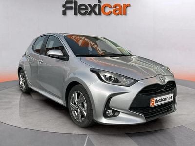 Usado Toyota Yaris Hybrid Active 116 CV (85 kW) 2024 Gris Berlina