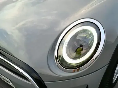 Usado Mini ONE 102 CV (75 kW) 2021 Gris / plata Utilitario