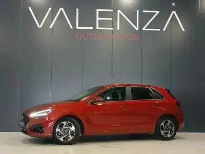 Usado Hyundai i30 96 CV (70 kW) 2024 Rojo Berlina