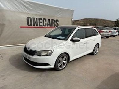 Usado Skoda Fabia Ambition 75 CV (55 kW) 2016 Blanco Familiar