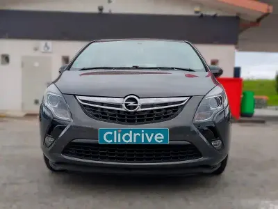 Usado Opel Zafira Tourer Expression 120 CV (88 kW) 2015 Gris / plata Monovolumen