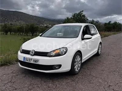 Używany VW Golf VII Advance 105 KM (77 kW) 2012 Biały Sedan/Limuzyna