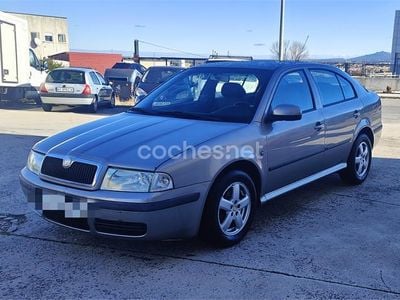 Usado Skoda Octavia Tour 101 CV (74 kW) 2009 Gris / plata Berlina