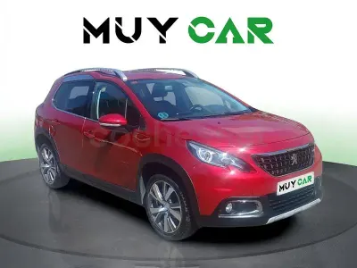 Usado Peugeot 2008 Allure 100 CV (73 kW) 2019 Rojo SUV