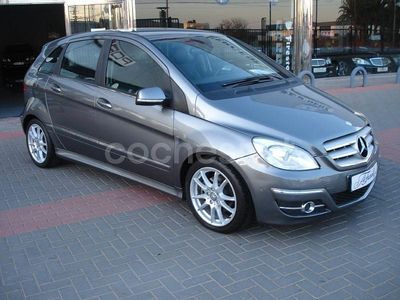 Usado Mercedes B180 109 CV (80 kW) 2010 Marrón Monovolumen