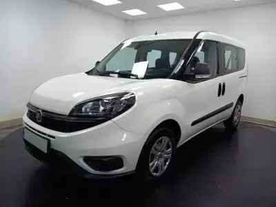 Usado Fiat Doblò Easy 120 CV (88 kW) 2021 Blanco Monovolumen