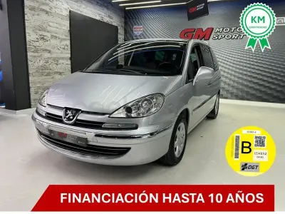 Usado Peugeot 807 Premium 136 CV (100 kW) 2010 Gris / plata Monovolumen