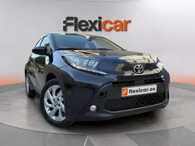 Usado Toyota Aygo X Play 72 CV (52 kW) 2022 Gris SUV