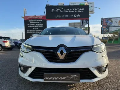 Begagnad Renault Mégane II Business 115 HK (84 kW) 2021 Vit Sedan