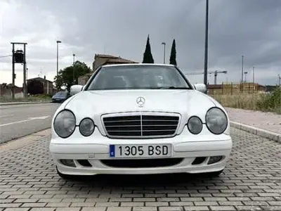 Usado Mercedes E200 Classic 116 CV (85 kW) 2002 Blanco Berlina