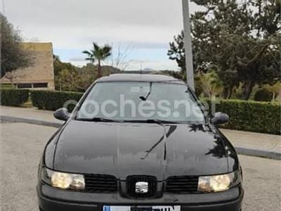 Usado Seat Leon 130 CV (95 kW) 2004 Negro Utilitario