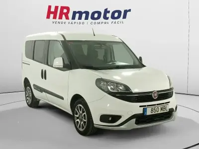 Usado Fiat Doblò Trekking 120 CV (88 kW) 2022 Blanco Monovolumen