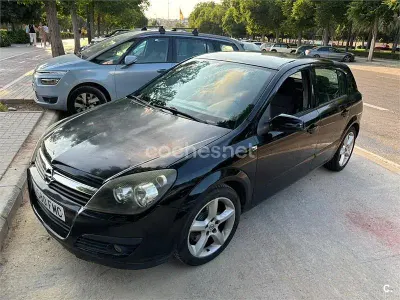 Usado Opel Astra Cosmo 120 CV (88 kW) 2007 Negro Berlina