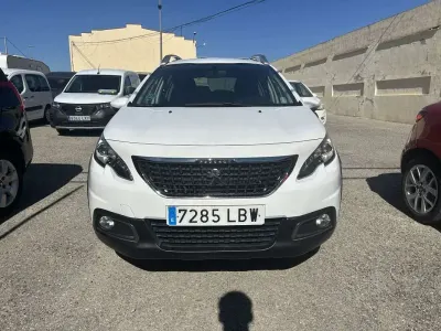 Usado Peugeot 2008 Signature Sky 99 CV (72 kW) 2019 Blanco SUV
