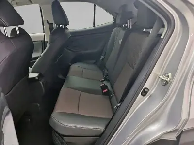 Usado Toyota Yaris Hybrid Style 116 CV (85 kW) 2022 Gris ?tomo Berlina