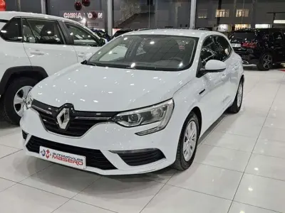Usado Renault Mégane IV Life 101 CV (74 kW) 2018 Blanco Utilitario