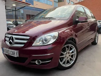Usado Mercedes B180 Sport Edition 109 CV (80 kW) 2009 Granate Monovolumen