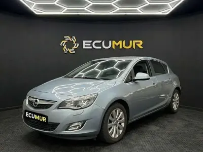 Usado Opel Astra Cosmo 110 CV (80 kW) 2011 Azul Utilitario
