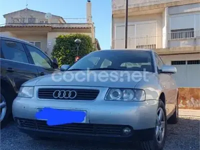 Usado Audi A3 Ambiente 110 HP (80 kW) 2001 Cinzento Citadino