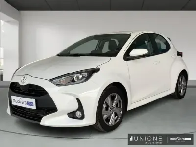 Usado Toyota Yaris Active 116 CV (85 kW) 2025 Blanco Utilitario