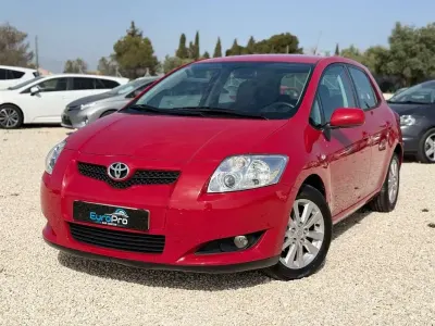 Usado Toyota Auris Sol 124 CV (91 kW) 2008 Rojo Utilitario