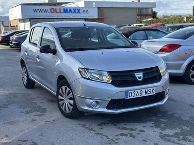 Usado Dacia Sandero Lauréate 75 CV (55 kW) 2015 Plata metalico Utilitario