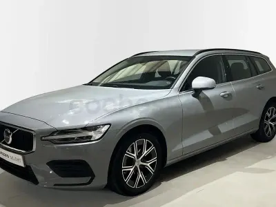 Usado Volvo V60 Core 197 CV (144 kW) 2025 Gris / plata Familiar