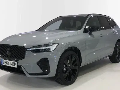 Nuevo Volvo XC60 Plus 250 CV (183 kW) 2026 Gris / plata SUV