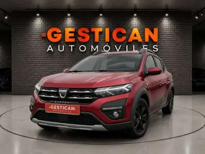 Usado Dacia Sandero Comfort 91 CV (66 kW) 2023 Rojo Berlina
