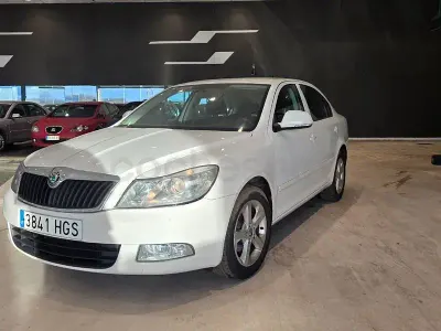 Usado Skoda Octavia Ambition 105 CV (77 kW) 2011 Blanco Berlina