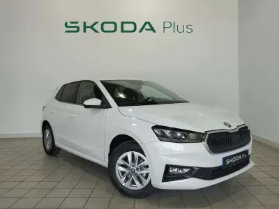 Usado Skoda Fabia Selection 95 CV (69 kW) 2025 Blanco Utilitario