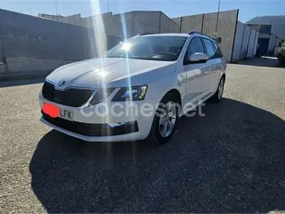 Usado Skoda Octavia Ambition 115 CV (84 kW) 2020 Blanco Familiar