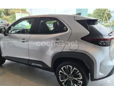 Usado Toyota Yaris Cross Plus 116 CV (85 kW) 2022 Gris / plata SUV